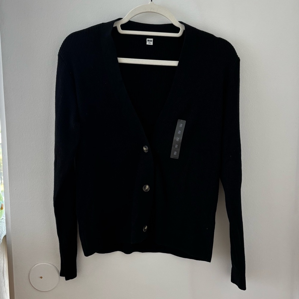 Black v-neck ribbed cardigan
